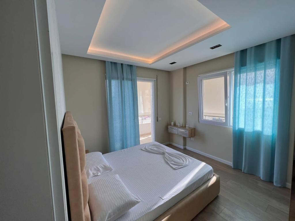Soleil Apartment With Sunbed & Umbrella Влёра Экстерьер фото