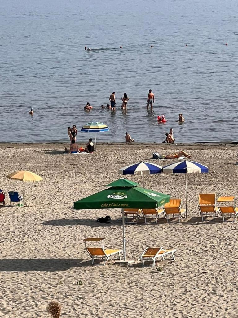 Soleil Apartment With Sunbed & Umbrella Влёра Экстерьер фото